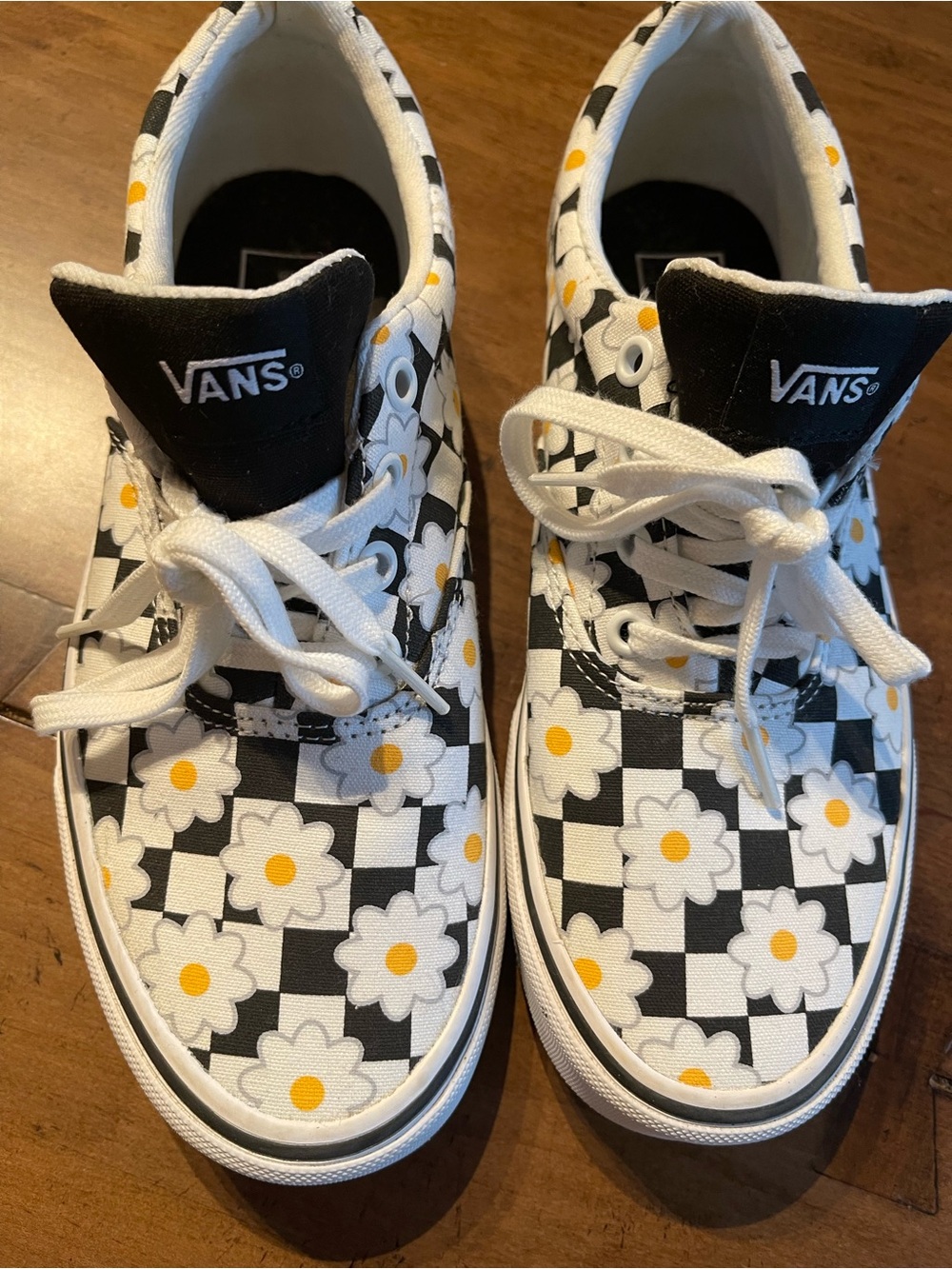 Vans women’s Checkerboard Daisy Sneakers - White, Black, Yellow - Picture 7 of 8